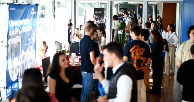 EDEM conecta su talento estudiantil con cerca de un centenar de empresas en la Feria de Empleo
