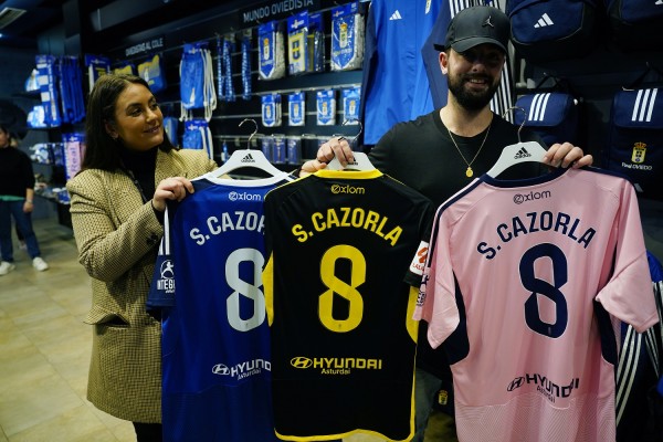 El ‘boom’ Cazorla: 2.000 camisetas vendidas
