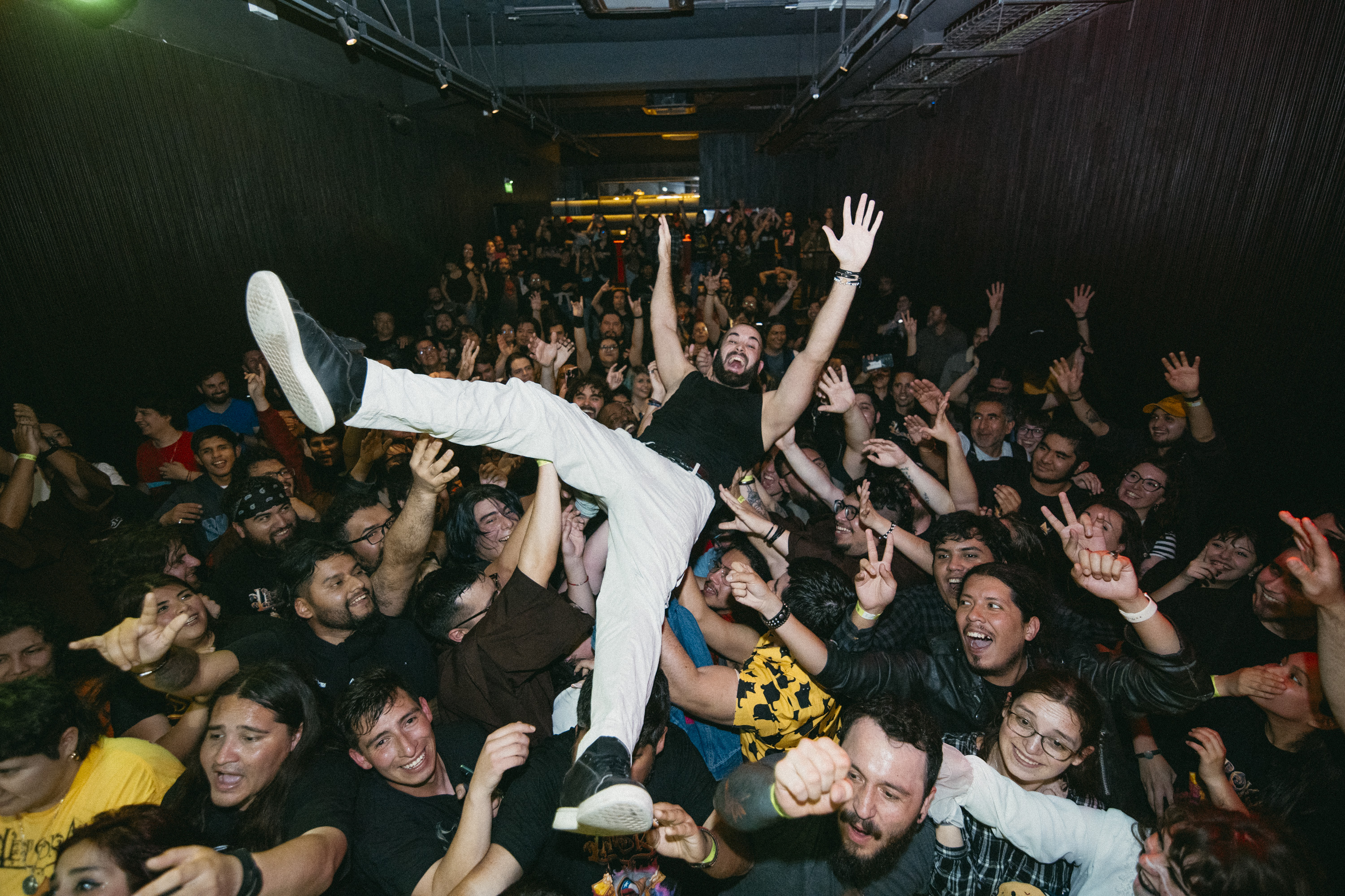 Así fue la gira de Lèpoka por Latinoamérica: cinco países, muchas firmas y 'sold out' en Chile
