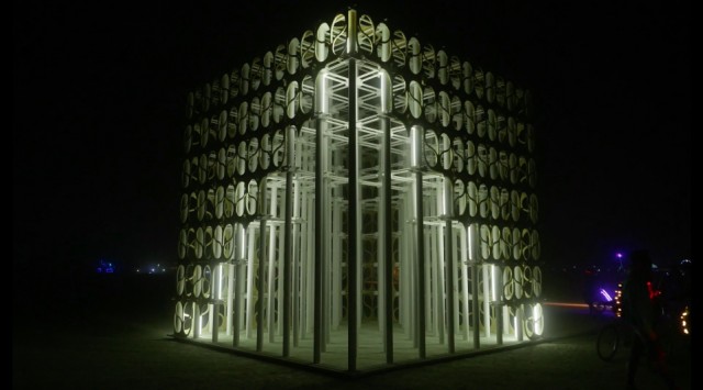 Luces y acción: así se ve espectáculo lumínico para la falla del Burning Man

