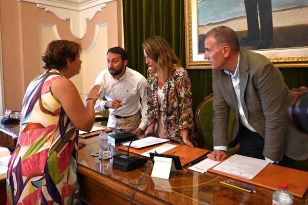 El PSPV lleva el pleno por la amnistía de Castelló al Síndic de Greuges y el PP lo acusa de 