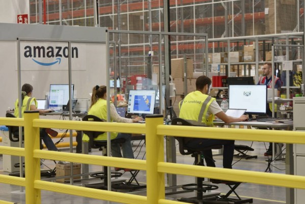 2.500 pymes valencianas venden en Amazon, que tiene cuatro naves en la Comunitat Valenciana