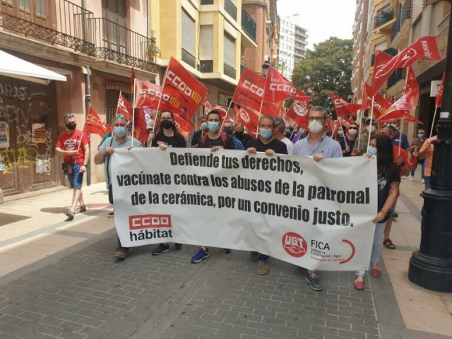 CCOO y UGT se manifestarán el 1 de diciembre para presionar por el convenio del azulejo