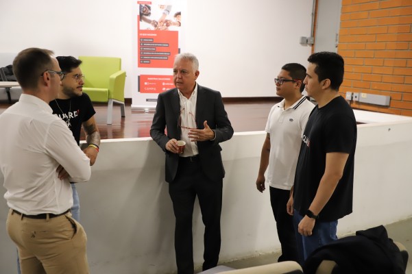 La UA y Square1 inician un curso en Colombia para capacitar a la próxima generación experta en tecnología