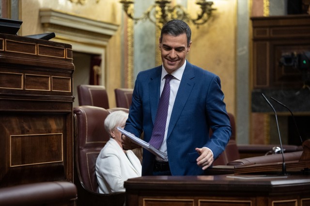 Sánchez asegura ante Bildu que la Constitución se puede adaptar a la realidad territorial de España
