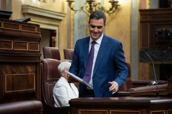 Sánchez asegura ante Bildu que la Constitución se puede adaptar a la realidad territorial de España
