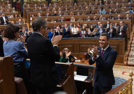 Sánchez garantiza que la condonación de deuda pactada con ERC será extensible a todas las CCAA
