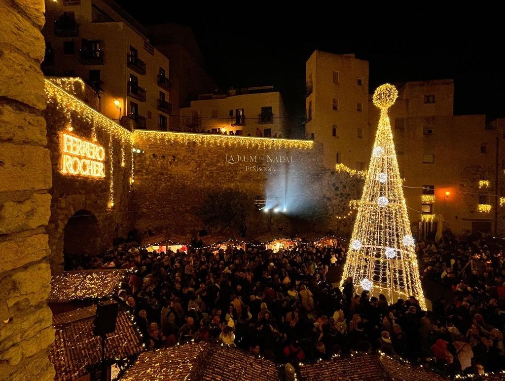 Peñíscola prepara una coreografía de luces en el cielo para el encendido navideño el 1 de diciembre