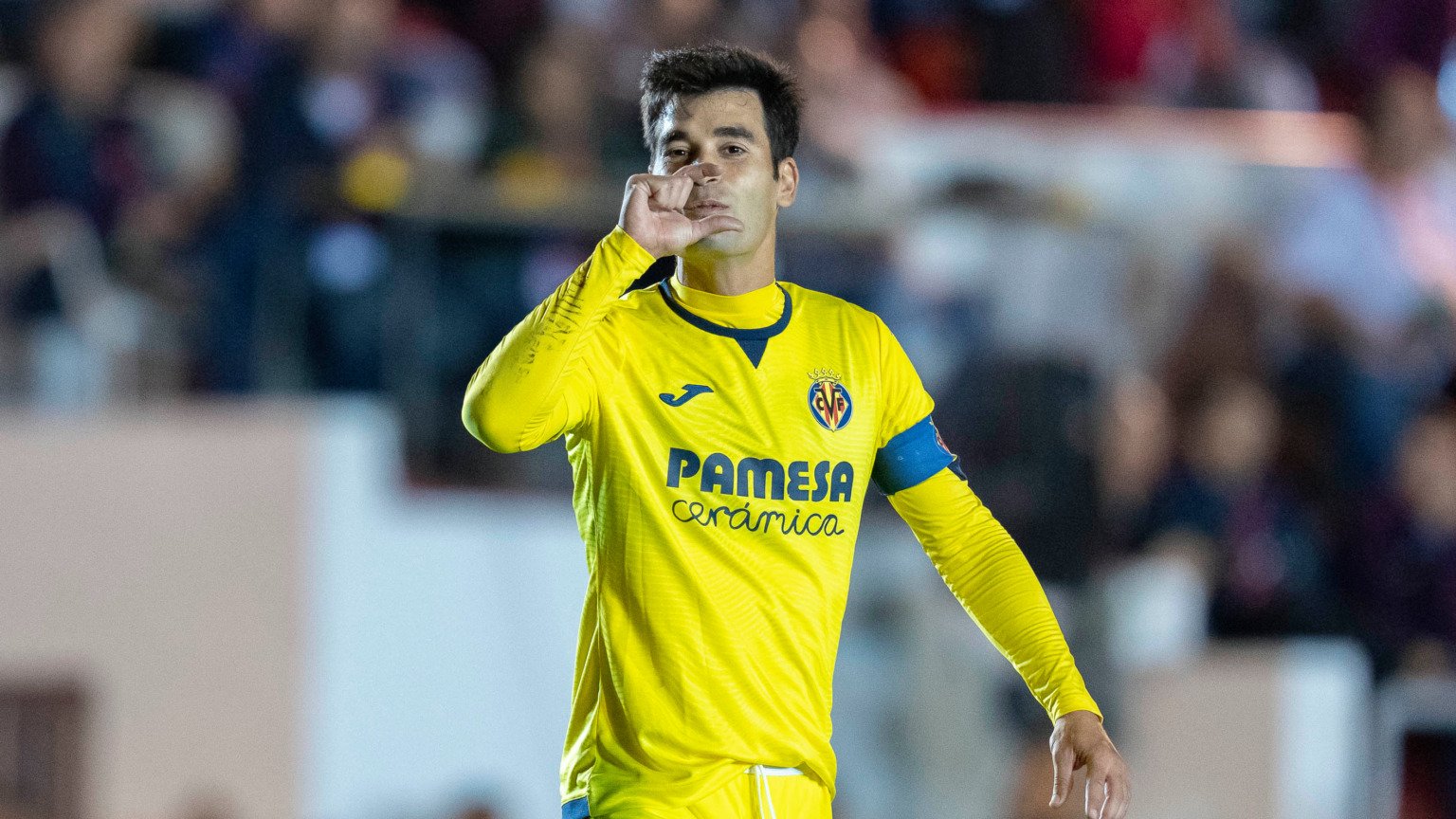 Manu Trigueros celebra uno de sus goles al Chiclana. VILLARREAL CF - 
