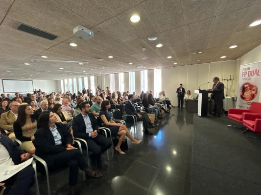 La FP será Dual el próximo curso escolar en toda la Comunitat Valenciana
