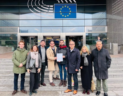 Seis alcaldes valencianos presentan en Bruselas una petición contra la amnistía