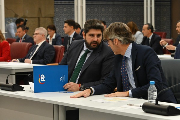 PP y Vox dan luz verde en la Asamblea Regional al techo de gasto más alto de la historia