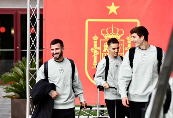  José Luis Gayà y Ferran Torres se entrenan al margen con la selección antes de viajar a Chipre
