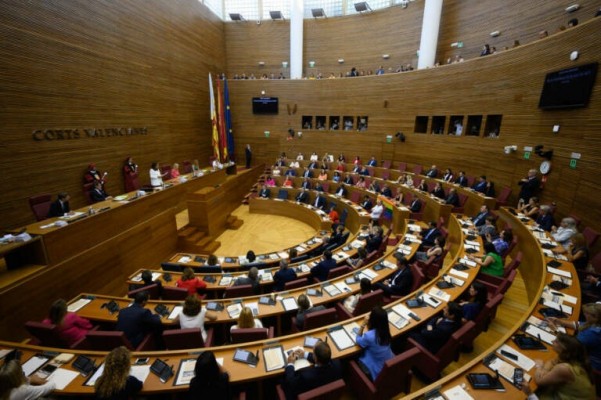 Les Corts celebrarán el 22 de noviembre un pleno específico para hablar de los pactos de gobierno
