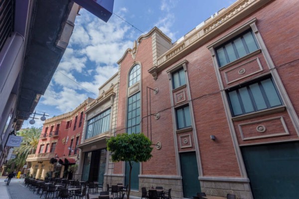 El CEU de Elche gradúa a más de 600 estudiantes de los grados de Derecho, Empresa, Marketing, Magisterio, Enfermería y Fisioterapia