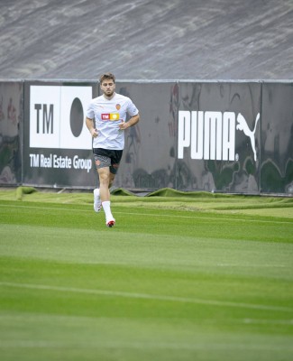 Alberto Marí inicia su regreso al grupo tras más de tres meses lesionado