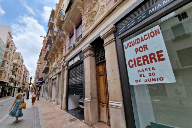 La crisis del comercio tradicional desploma un 40% el precio de alquiler de los locales en Castellón
