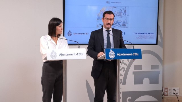 Elche inicia su plan de accesibilidad con mejora de tres paradas de taxi con marquesina y rampa