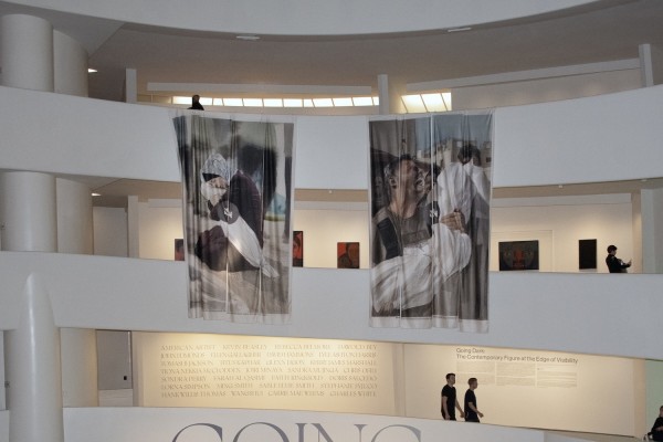 Dos pinturas de Escif protagonizan una acción reivindicativa en el Guggenheim de Nueva York