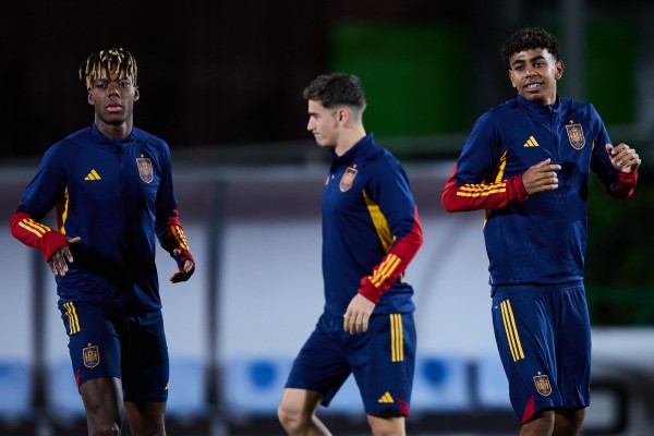 Gayà y Ferran Torres, únicas ausencias en el primer entrenamiento de la selección en Las Rozas