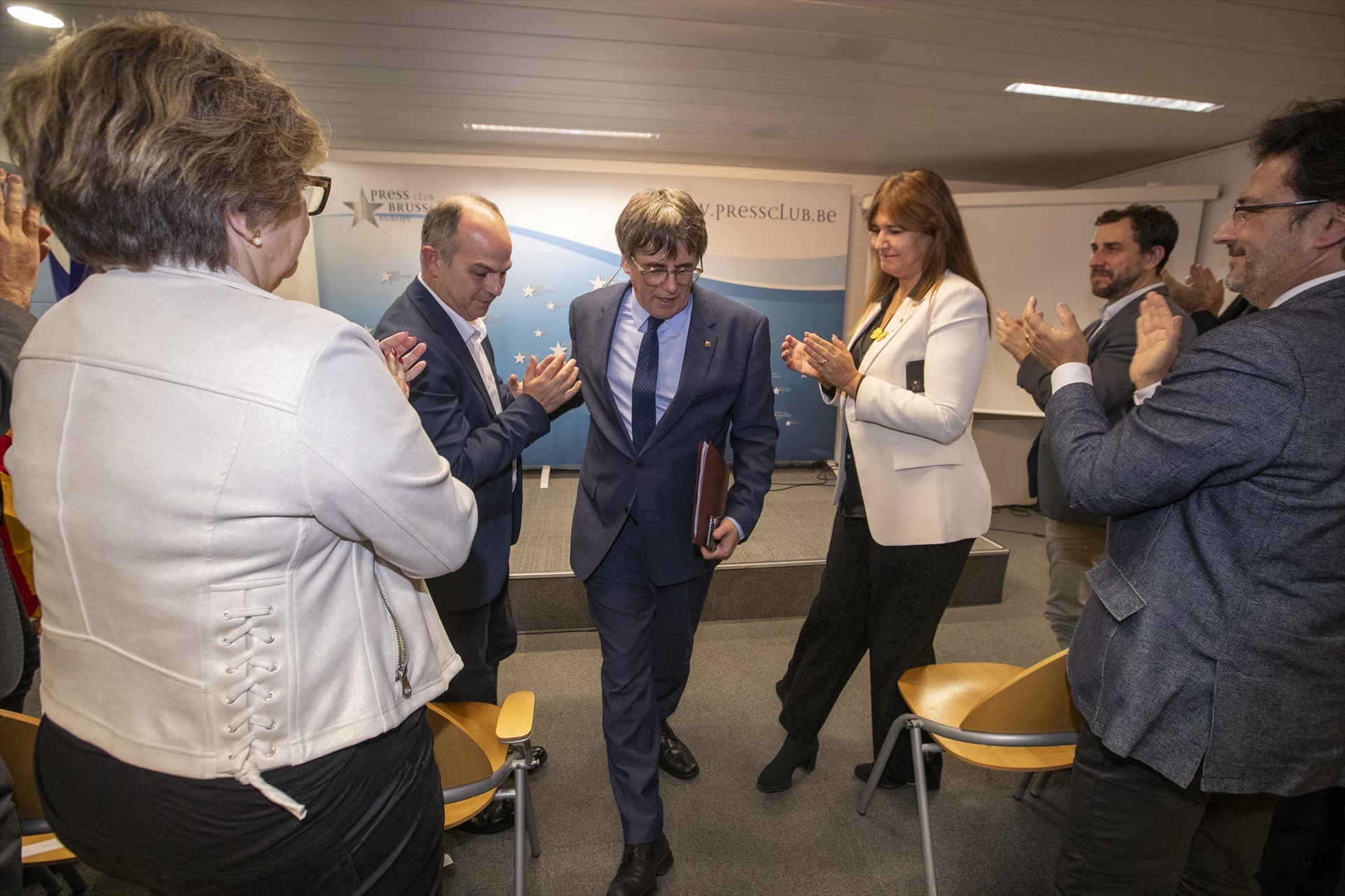 Carles Puigdemont, junto a miembros de Junts. Foto: EP - 