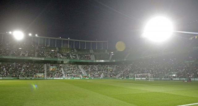 Espectáculo de luces en el Martínez Valero gracias a un arrendamiento financiero de 972.837 euros