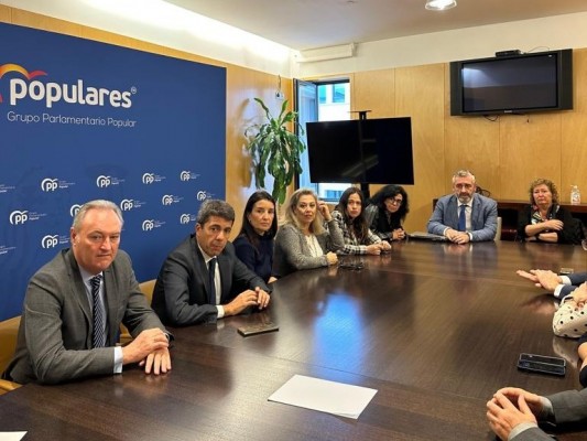 Mazón pide a diputados y senadores valencianos del PP 
