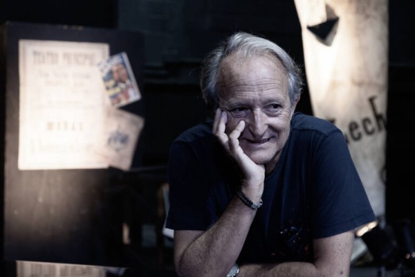 Juan Luis Mira presenta su nuevo libro en el Teatro Principal de Alicante