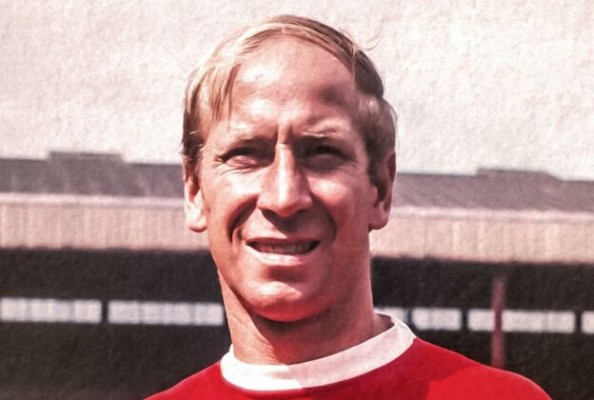 Mánchester despide a Charlton en su funeral
