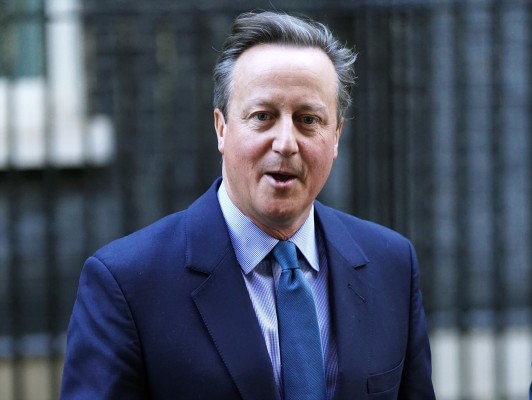 Sunak cesa a la ministra del Interior de Reino Unido y recupera a David Cameron en Exteriores