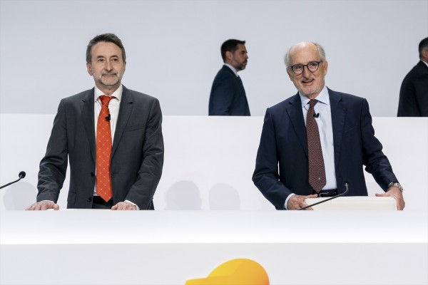 Repsol afloja en bolsa desde sus máximos de septiembre pasado, pero sigue muy recomendada