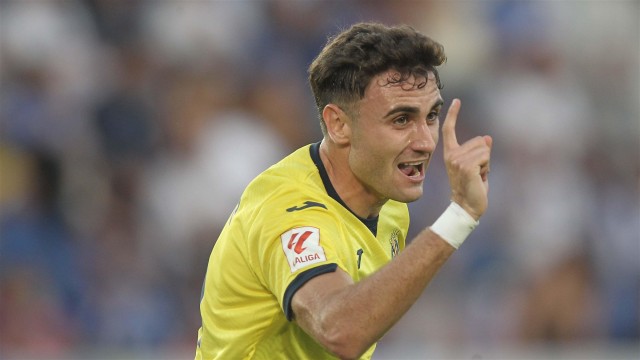 El Villarreal B aguanta medio partido con diez y hace valer el gol de Forés para llevarse el triunfo