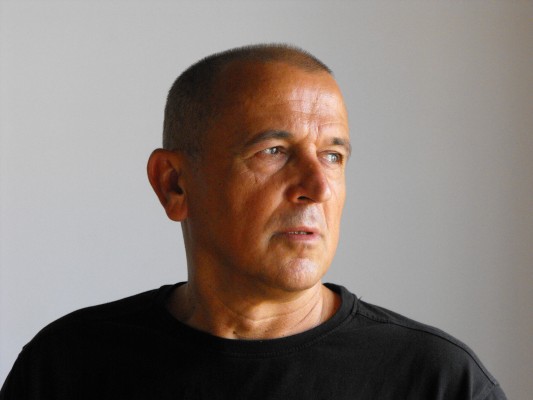 Víctor Labrado gana el premio de novela Ciutat d'Alzira con 'Nascuts del fang'