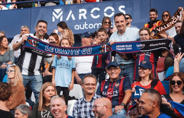 Más de 7.000 aficionados en el derbi femenino