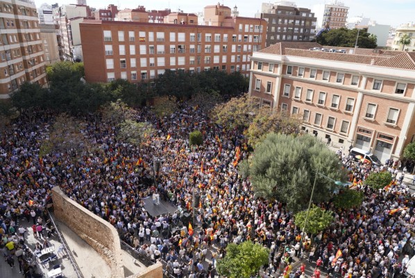 Miles de personas claman en Castelló contra la amnistía y dicen basta a la 