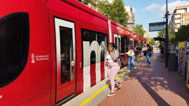 Compromís pedirá prorrogar por ley el transporte público gratuito a los jóvenes