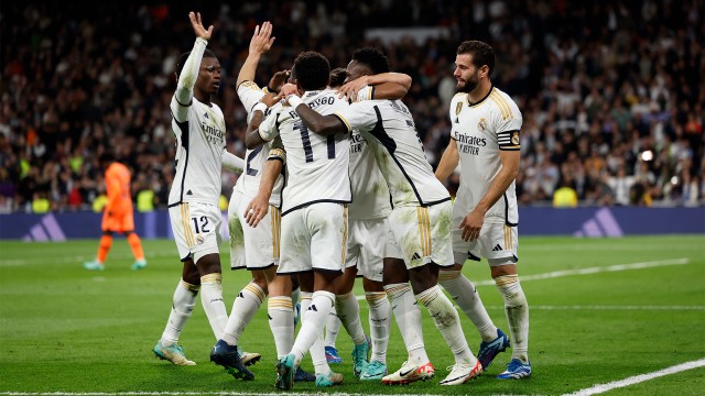 El Valencia recibe cinco goles en el Bernabéu más de treinta años después
