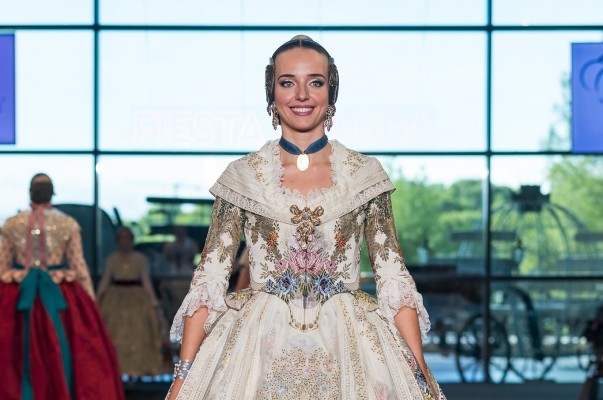 La artesanía e indumentaria tradicional fallera protagoniza la segunda jornada de Fiesta y Boda