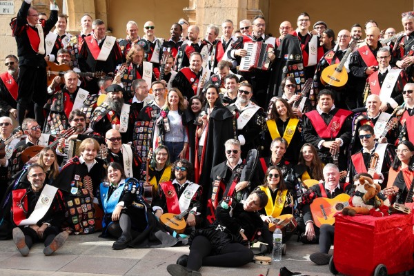La plaza Mayor de Castelló se llena con el Certamen Nacional de Tunas de Magisterio