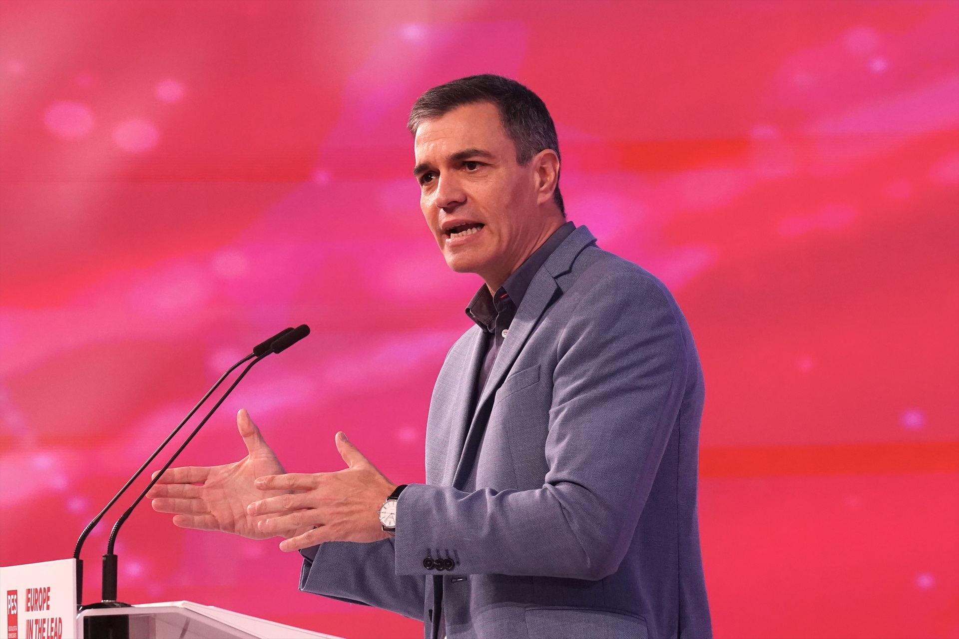 Pedro Sánchez evita defender la ley de amnistía pactada ante los socialistas europeos