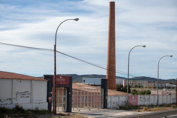 Tejas Borja comercializa un centro logístico 'a medida' en su antigua planta de Alicante