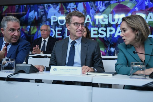 Feijóo y sus barones convocan protestas en un pulso con Vox por liderar la 