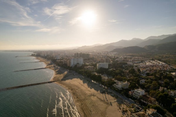 Vecinos del sur de Benicàssim cargan contra la subida del IBI y piden que revierta en la zona