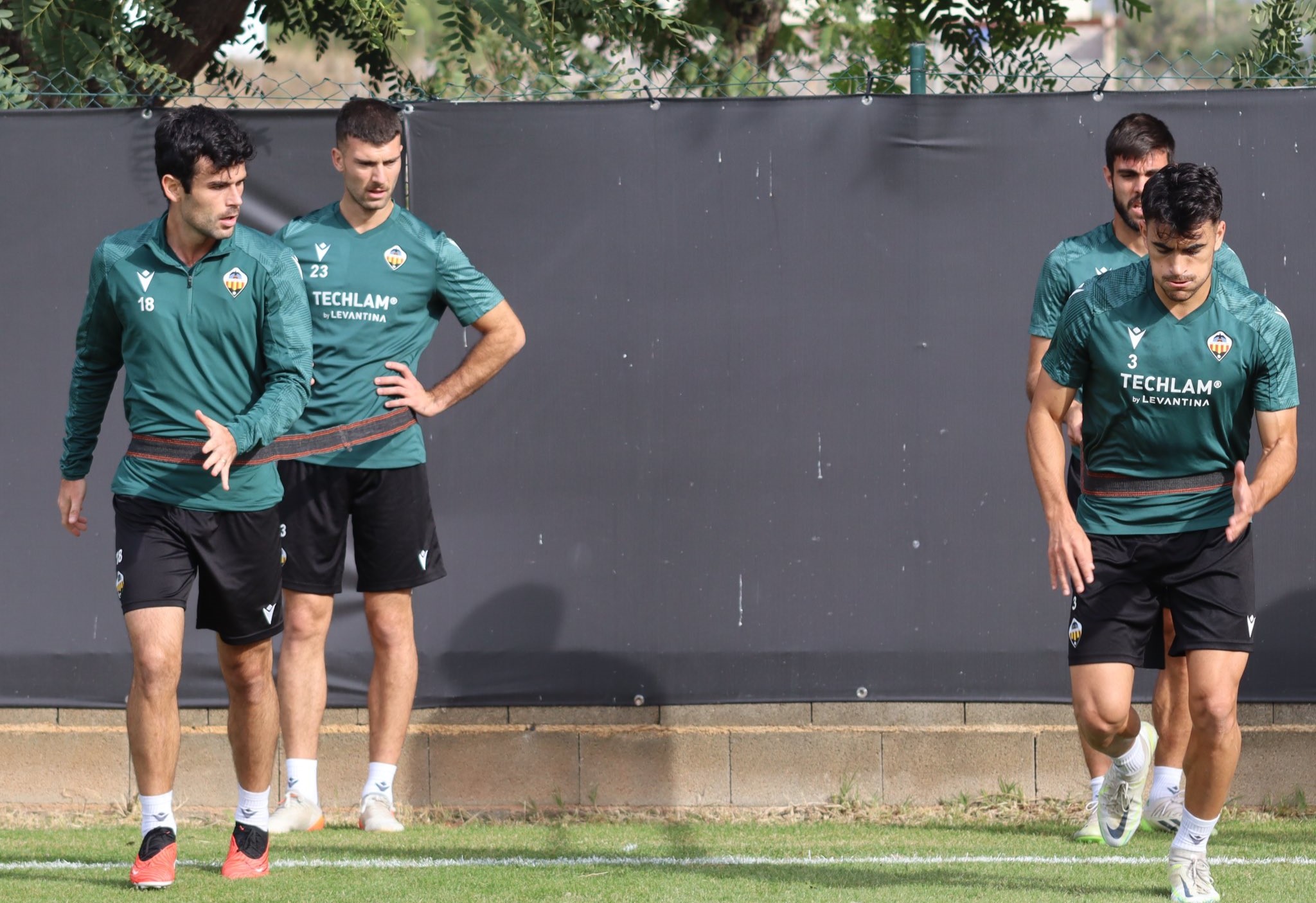 Schreuder elegirá entre 28 futbolistas para la convocatoria ante el Recreativo Granada