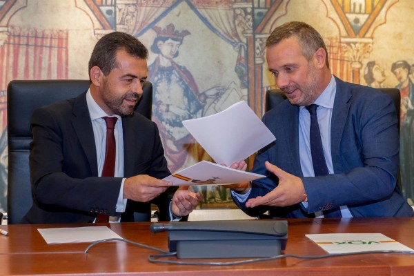 Vox ya saca las uñas al PP en la Región