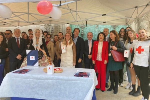 Alicante se suma al Día de la Banderita de Cruz Roja para recaudar fondos a proyectos de infancia