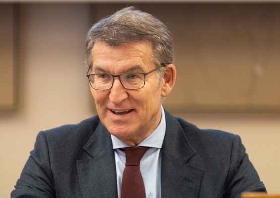 El CIS sitúa al PP con una ventaja de 2,6 puntos sobre el PSOE en plena negociación de la amnistía