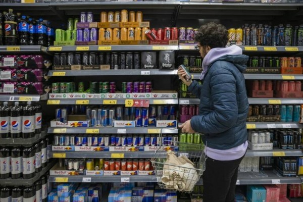 Los españoles gastan 300 millones al año en bebidas energéticas, un 40% más que en 2022