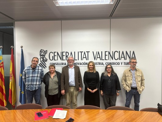 Montes prevé que el acuerdo de equiparación salarial en las ITV entre en vigor 