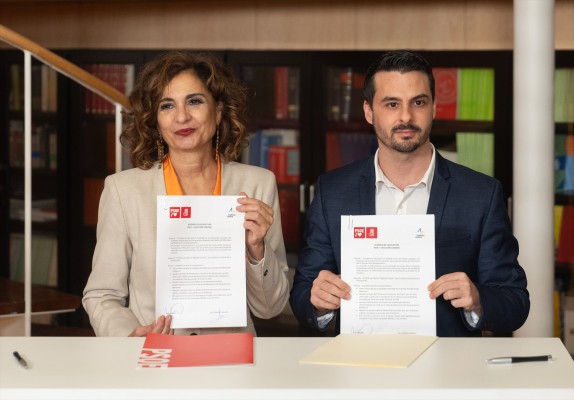 El PSOE cierra un acuerdo con CC a cambio de la agenda canaria y de las inversiones pendientes
